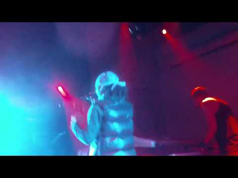 Bluey Robinson joins Ryan Leslie onstage London 2010