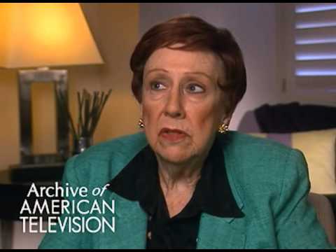 Jean Stapleton discusses advice to an aspiring actor - EMMYTVLEGENDS.ORG
