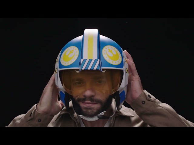 Vídeo relacionado con Star Wars The Black Series Carson Teva Casco electrónico premium con luces LED y sonidos avanzados, Juguete para niños y niñas de 14 años o más, Construcción y diversión en familia