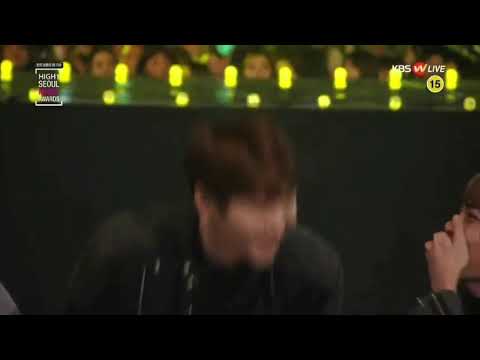 SHINee Onew's cute reactions, when MC's calling his name at SMA