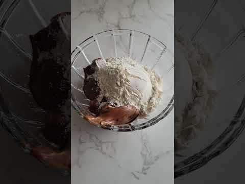Nutella Cake with just 4 ingredients, delicious and very easy to make. Recipe in the description.