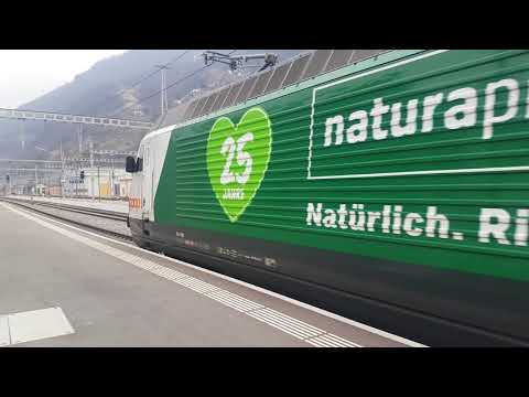 Ic pour ZURICH HB avec la re 460 001-1 a Bellinzona. Le 17.2.2018