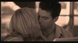 Videoklip Britney Spears - I’m Not A Girl, Not Yet A Woman s textom piesne