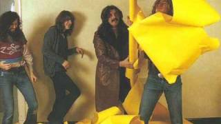 Led Zeppelin - Black Dog (first time live) - Belfast 1971
