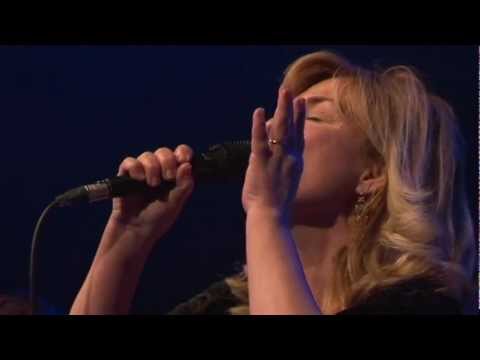 Emanuel feat. Sanja Doležal & fra Zvjezdan Linić - Kad sve utihne (live)