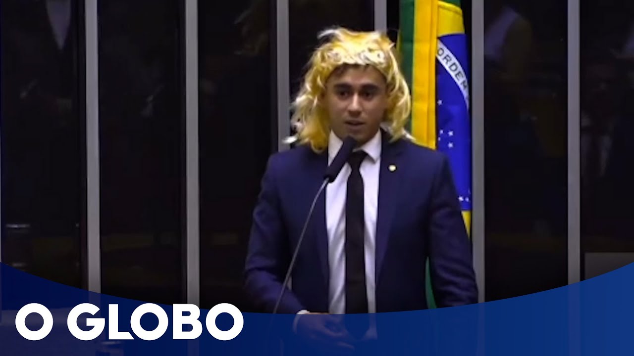 Nikolas Ferreira usa peruca para fazer discurso transfóbico em Dia das Mulheres na Câmara
