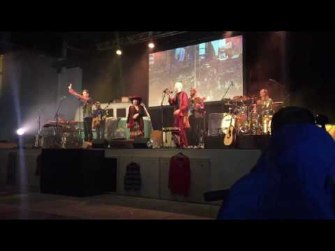 Trinity en Elly & Rikkert - Pueblo mundial Live