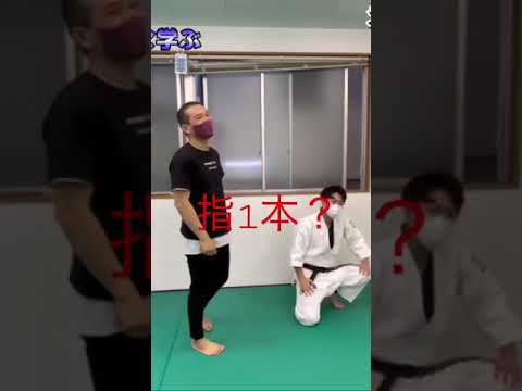指1本で崩しちゃう達人　#shorts