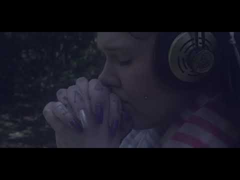 Mrs.  Nina Chartier feat. Jay -  Flaschenpost