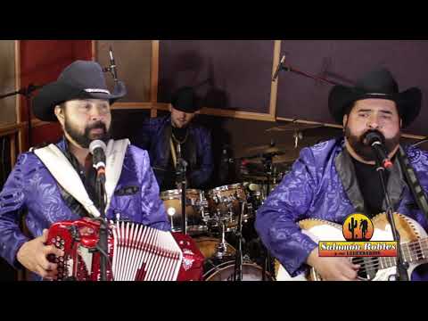 Salomon Robles y sus Legendarios La Vecina Me Puso El Dedo LIVE STUDIO