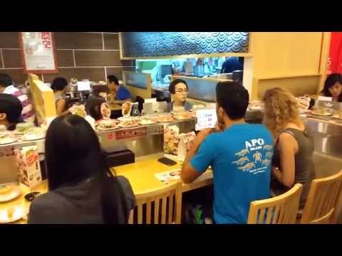 Executando Sushi no Sushi King, Suria KLCC