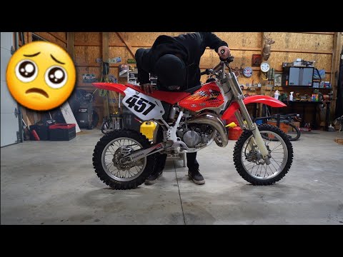 My CR80 Has A Serious Problem... Lets Fix It! (Cylinder Head, Studs, Gasket Replacement)