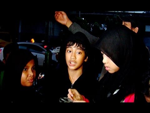 Adiba Dan Abizar Bagikan Takjil Kepada Sesama - Intens 14 Juli  2013