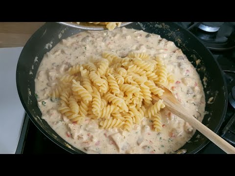 pâtes au poulet,crème fraîche et champignons , facile et rapide