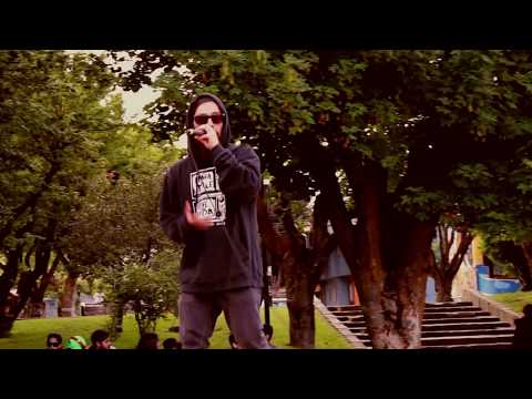 "A los treinta jugando a rapear" - Sate (En vivo)