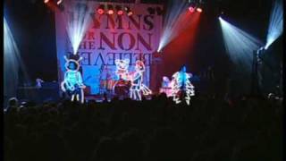 Kisschasy - Ugly Birds in a Beautiful Cage [Official Video]