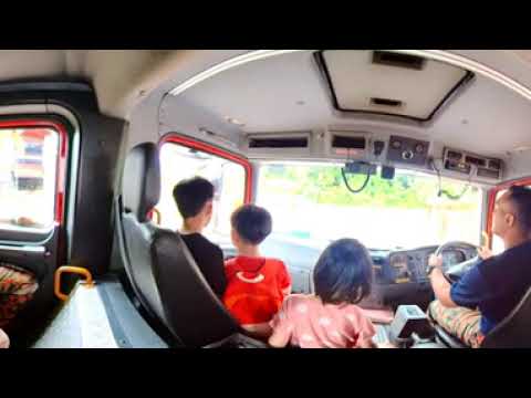 First time inside a real fire engine!!! 🚒 (360 video)