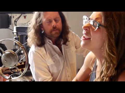 Lindsay Lou & the Flatbellys - Shining in the Distance (live at ETL)