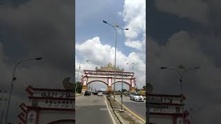 Download lagu Gapura 'Selamat Datang di Kota Bandar Lampung' I Bertulis Kalimat Aksara Lampung dan Kalimat Tauhid mp3