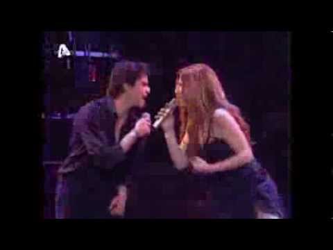 Helena Paparizou & Giorgos Tsalikis - Stis Ekklisias Tin Porta (Live @ Fever 2005)