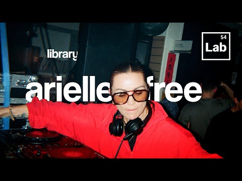 arielle free in a library I Lab54