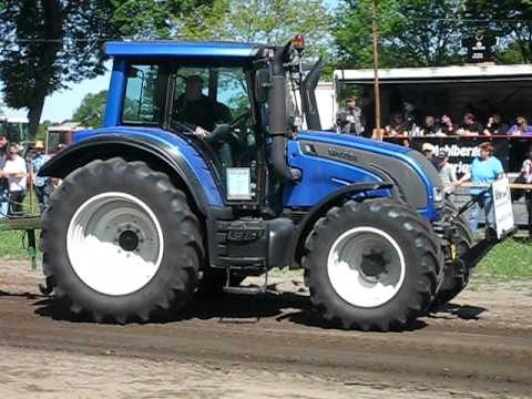 Valtra TraktorPulling Möhlenhalenbeck 01 05 2011 5