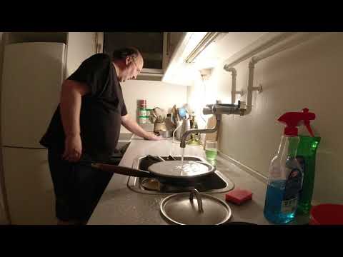 MongoTV_5628 - Min Aftensmad - DANISH MUKBANG - Del 3 - BRATWURST PØLSER Med KARTOFFELMOS -BRUN SOVS