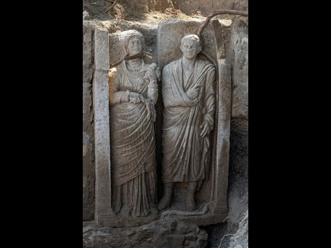 Descubren dos estatuas en Pompeya, Italia