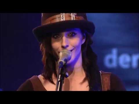 Cynthia Nickschas Live in Concert  2020 bei "Der virtuelle Hut"