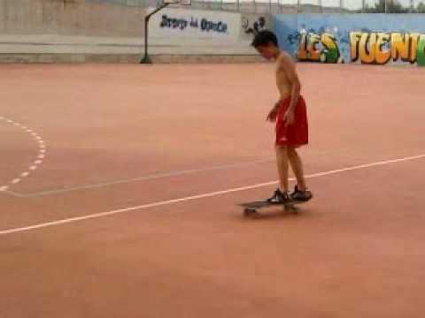 soriano de arroyo del ojanco haciendo un kickflip