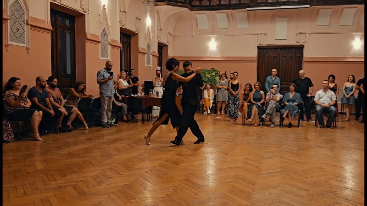 Timeless Tango Vals: Levan Gomelauri and Cecilia Acosta's Captivating Dance