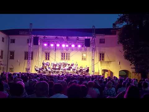 Klapa Mali grad in skladba Meni si obečana