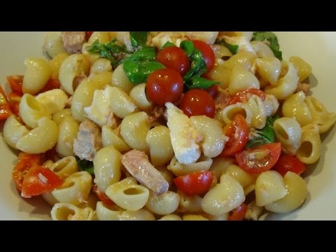 PASTA FREDDA CON TONNO, POMODORINI E MOZZARELLA.