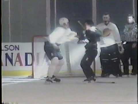 Link Gaetz vs Scott Walker NHL Canucks T.C. 95/96