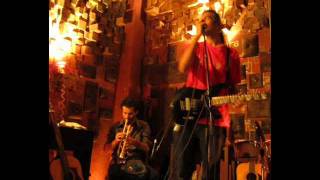 Anand Bhatt en la alfombra roja