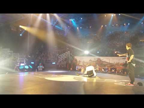 Menno VS Alcolil - Red Bull BC One World Final 2014 Paris