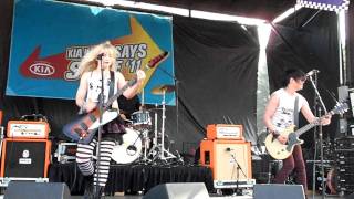 THE DOLLYROTS - BIG MOUTH. LIVE AT WARPED TOUR 2011. 14TH AUG. HILLSBORO, OREGON, U.S