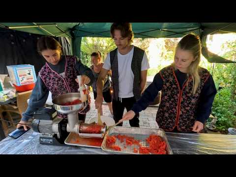 Nonna Teaches How To Make Sugo From Scratch (Tomato Sauce)