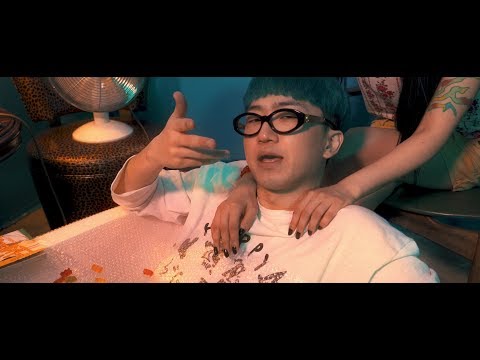 Futuristic Swaver - NISEKOI (Feat. ASH ISLAND) [Official Video]