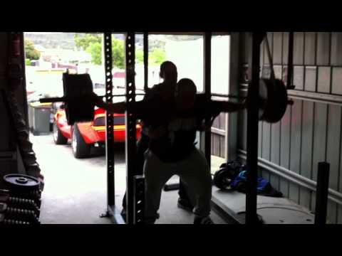 Wayne Howlett  260kg 6 reps RAW Squat.MOV
