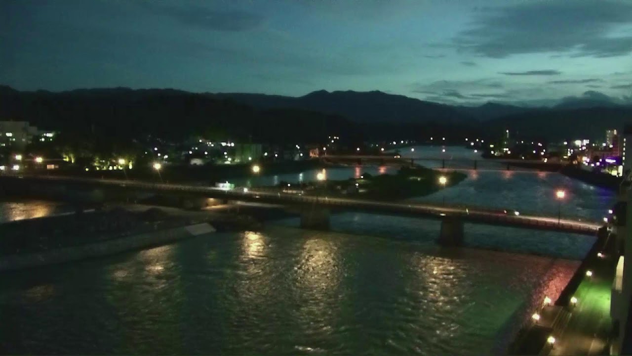 Live webcam view of Kuma River & Bridges