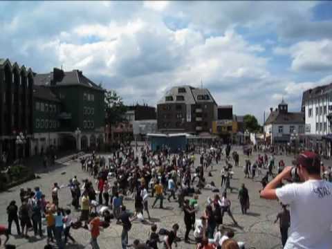 01Topf09: Flashmob Kissenschlacht Mönchengladbach, 31.5.2009 (Zeitraffer)