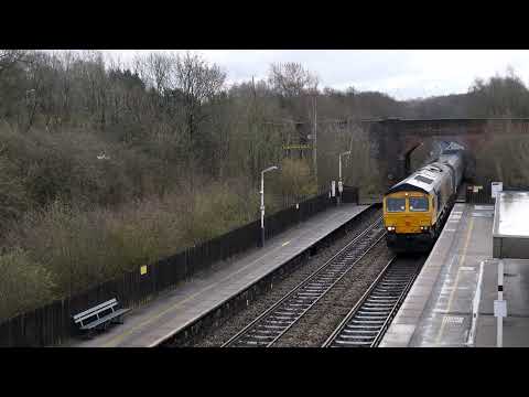 2.5 hours/Alfreton Station, Freight and Passenger Mix Featuring Class 60,66 ,158,195 and 170 .01/03