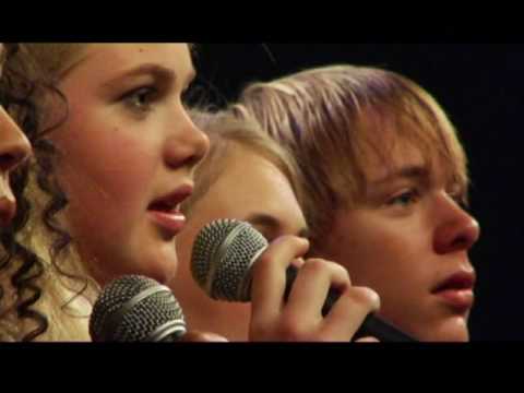 Midt mellem krig og fred