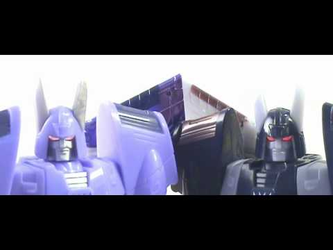 Hasbro VS Henkei Cyclonus