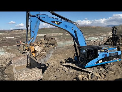 Caterpillar 345C Excavator Loading Trucks