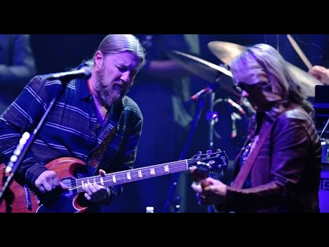 Derek Trucks plays the Allmans.  Blistering! "Les Brers in A Minor"  12/1/21 Boston, MA