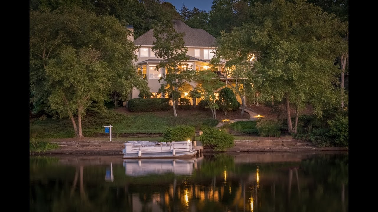 Lakefront executive home in Windward.