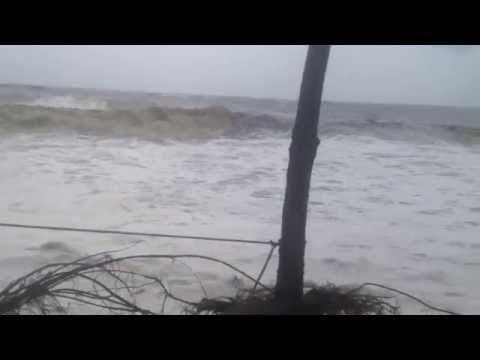 angry sea waves in kerala tanur beach 2