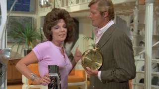 Amicalement Vôtre : 3   Minuit moins 8 kms   Un appartement très design